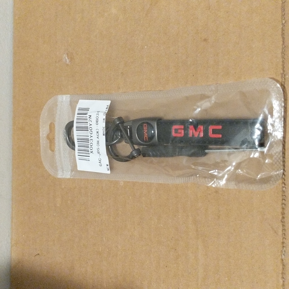 GMC Keyring Keychain Key Holder kit 🆕 - Picture 1 of 2